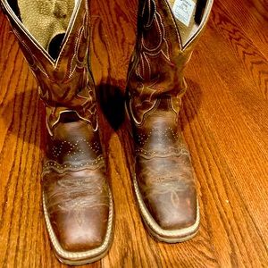 Mens Double H boots. Size 9. Weather coated on the bottom to water proof.